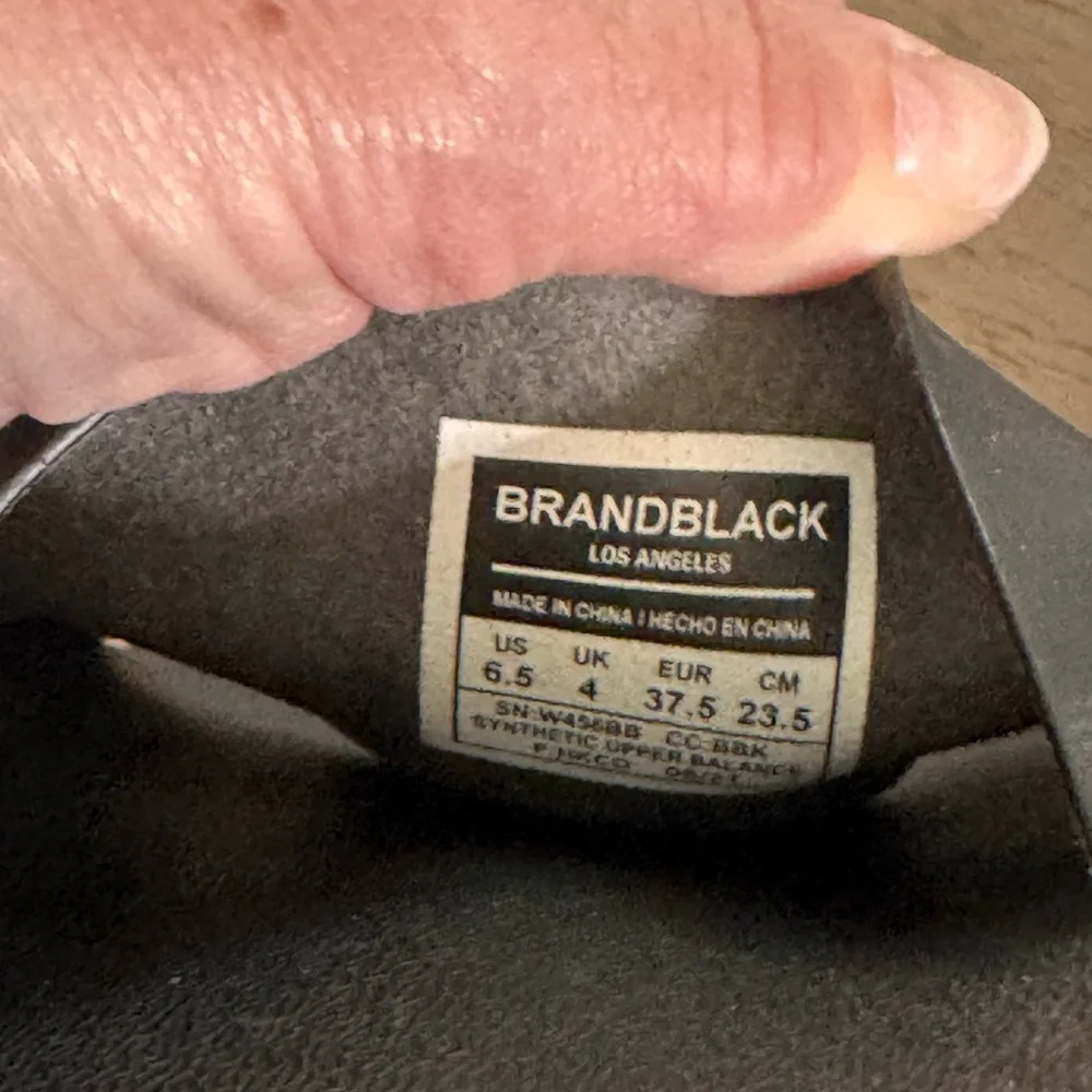 BRANDBLACK
Kashiba Lux Slides size 6.5 - Picture 6 of 6